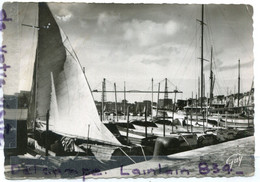 - 1221 - MARSEILLE - Le Vieux Port - Barque à Voile, Bateaux, ,cliché Peu Courant, Non écrite, Guy, TBE, Scans. - Vieux Port, Saint Victor, Le Panier