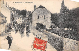 Montrésor           37      Rue Principale. Passage De Militaires A Cheval   (légion ?)    Voir (scan) - Montrésor