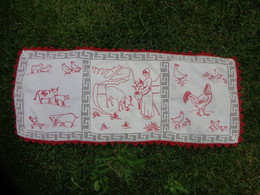 Napperon 78 X 33 Cm Decor Coq Chevre Vache Etc.. - Tafelkleden