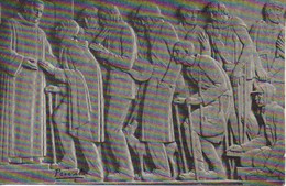 Monument : Paris Exposition 1937, Pavillon Pontifical , Le Frére ? Accueille Les Malheureux , Par Gilbert PRIVAT - Monumenten