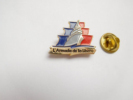 Superbe Pin's , Marine Bateau Voilier , Armada De La Liberté , Rouen - Bateaux