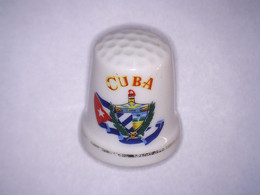 Ancien Dé à Coudre En Porcelaine CUBA Haut 2,8 Cm Env - Ditali Da Cucito