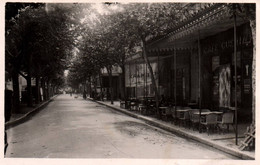 83 / LES ARCS SUR ARGENS / AVENUE GAMBETTA / CAFE GUERIN / RARE CSM 1951 - Les Arcs