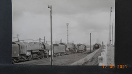 Photo De Format CP - Moret-sur-Loing - Train Au Dépôt En 1960 - Eisenbahnen