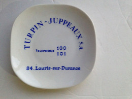 84 TURPIN-JUPPEAUX à LAURIS (Sur Durance) Cendrier Publicitaire Publicité Porcelaine De SAINT-LUBIN - Porzellan