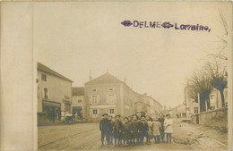 Delme * Carte Photo * Une Rue De La Commune * épicerie Centrale * Groupe D'enfants - Autres & Non Classés