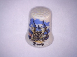 Ancien Dé à Coudre NANCY En Porcelaine Haut 2,75 Cm Env - Thimbles