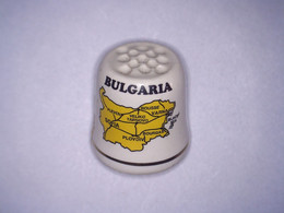 PETIT Ancien Dé à Coudre En Porcelaine BULGARIA Haut 2,25 Cm Env - Thimbles