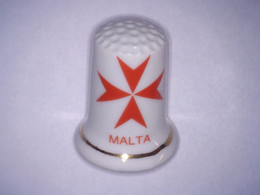 Ancien Dé à Coudre En Porcelaine MALTA FLEUR Haut 3,1 Cm Env - Thimbles