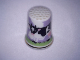 Ancien Dé à Coudre En Porcelaine VACHE FERME Haut 2,75 Cm Env - Thimbles