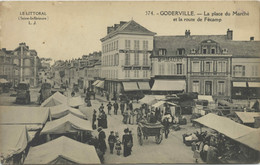 374 - GODERVILLE - La Place Du Marché Et La Route De Fécamp - Goderville