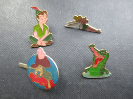 LOT 4 PIN'S (M2114) CINEMA (6 Vues) Walt Dysney, Peter Pan, Fée Clochette, Crocodile, Pirate - Cinéma