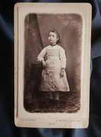 Photo CDV Laurens à Paris  Fillette  Robe Avec Des Noeuds  Coiffure Avec Anglaises  1877 - L564B - Ancianas (antes De 1900)