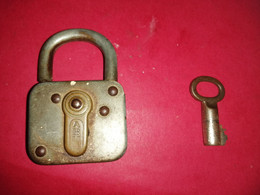 ANCIEN ET VINTAGE CADENAS ABUS MARQUE ALLEMANDE FONCTIONE - Pop Art