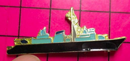 1817 Pin's Pins / Beau Et Rare / THEME : BATEAUX / PETIT NAVIRE DE GUERRE - Bateaux