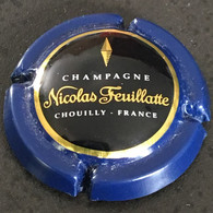 250 - 44 - Nicolas Feuillatte E De France En Dessous Du T (Noir, Contour Bleu) Chouilly, Epernay Capsule De Champagne - Feuillate