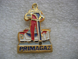 Pin's Coureur Automobile F1 De La Team PRIMAGAZ - F1