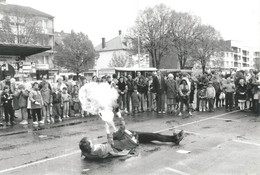 10x15   Hagondange    Cracheur De Feu En1990 - Hagondange