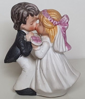 Couple D'enfants Amoureux - Enfants - Mariés Bisous Robe Costume Bouquet De Fleurs- STATUETTE - Bon état - 9 / Vers 1990 - Sonstige & Ohne Zuordnung