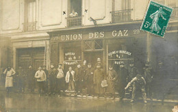 Courbevoie * Carte Photo * Devanture Façade Union Des Gaz * Le Patron Et Personnels * 29 Rue De Paris * Inondation Crue - Courbevoie