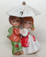 Lot Paire Couple Au Parapluie - Garçon Fille Enfant - Pluie - STATUETTE - Bon état - 21 / Vers 1990 - Sonstige & Ohne Zuordnung