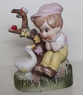 Le Garçon Et L'oie Blanche - Enfant - Casquette - STATUETTE - Bon état - 22 / Vers 1990 - Other & Unclassified