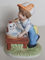 Le Garçon Et La Toilette Du Chien - Enfant - Banc Casquette  - STATUETTE - Bon état - 28 / Vers 1990 - Otros & Sin Clasificación