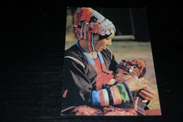 32786-                    ASIA, MONGOLIA ? / WOMAN BREASTFEEDING CHILD - Mongolia