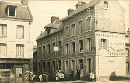 Doudeville * Carte Photo * Rue Et Vue Du Village * Hôtel Restaurant Des Voyageurs J. HUGUET - Other & Unclassified