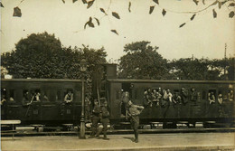 Champigny * Carte Photo * La Gare * Un Train Rempli De Troupes Anglaises * Ligne Chemin De Fer Wagons * Ww1 War - Champigny Sur Marne