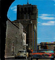 Agde * Rue Et Cathédrale St étienne * Véhicule Voiture Ancienne CITROËN DS - Agde