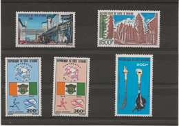 COTE D'IVOIRE - POSTE AERIENNE N° 64 A 68 -NEUF INFIME TRACE CHARNIERE - ANNEE 1974 à 77 COTE:29,50 € - Ivory Coast (1960-...)