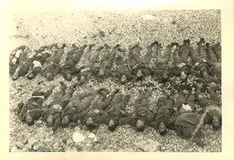 PHOTO ORIGINALE ALLEMANDE  RAID DE DIEPPE OPERATION JUBILEE 19/08/1942 PLAGE DE PUYS SOLDATS CANADIENS - Guerra, Militari