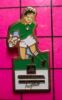 1318A Pin's Pins / Beau Et Rare / THEME : SPORTS / RUGBY TROPHEE GROUPAMA - Rugby