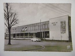 HAGONDANGE Important Centre Métallurgique, Vue De L'Hôtel De Ville - Voiture Renault R8 GORDINI ?? - CPSM 57 MOSELLE - Hagondange