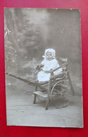 CARTE PHOTO ENFANT VIELLE CHAISE VIEUX JOUET - Andere & Zonder Classificatie