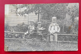 CARTE PHOTO ENFANTS VIEUX JOUET CHARETTE 2 PLACES - Autres & Non Classés