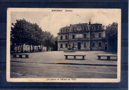 69. Meyzieu. La Place De L'hôtel De Ville. Coins émoussés - Meyzieu