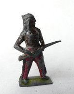 FIGURINE PLOMB CREUX CBG MIGNOT INDIEN FUSIL A LA HANCHE (2) - Tin Soldiers