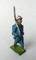 FIGURINE PLOMB CREUX LR LOUIS ROUSSY SOLDAT CASQUE ADRIAN TENUE BLEUE AU DEFILE - Tin Soldiers