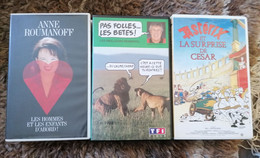3 VHS HUMOUR ASTERIX ET LA SURPRISE DE ESAR, Anne Roumanoff Et Pas Folles Les Bêtes TB ETAT - Other & Unclassified