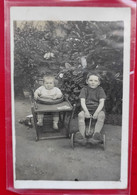 CARTE PHOTO ENFANTS VIEUX JOUET CHAISE HAUTE ÉVOLUTIVE - Andere & Zonder Classificatie