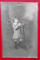 CARTE PHOTO ENFANT VIEUX JOUET TROTINETTE - Autres & Non Classés