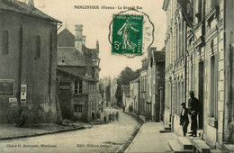 Moncontour Du Poitou * La Grande Rue * Mairie Ou Gendarmerie Nationale ? - Other & Unclassified