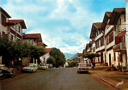 Ainhoa * Rue Et Vue Sur Maisons Basques * Automobile Voiture Ancienne - Ainhoa