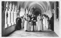 TARN  81  DOURGNE  ABBAYE DE SAINT BENOIT D'EN CALCAT  -  PROCESSION DANS LE CLOITRE - Dourgne