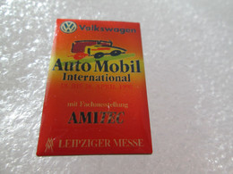 PIN'S    VOLKSWAGEN   AUTO MOBIL INTERNATIONAL   1998 - Volkswagen