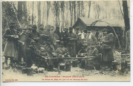 CPA En Lorraine Guerre 1914 1915 Soupe En Plein Air Par 10° Au Dessous De Zéro Soldats Mangeant Dans Une Forêt - War 1914-18