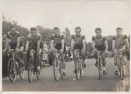 Photo 13/18 Course De Vélos Années 50 ,Macron Photo CV 19ème Gobillot - Cyclisme