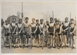 Photo 13/18 Course De Vélos Années 50 ,Macron Photo CV 19ème Gobillot - Wielrennen